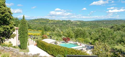 Location de vacances pour 10 personnes, avec terrasse à Murs