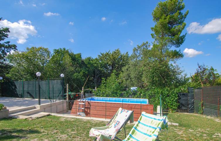 Location de vacances pour 8 personnes, avec piscine ainsi que jardin et terrasse à Cingoli - 2