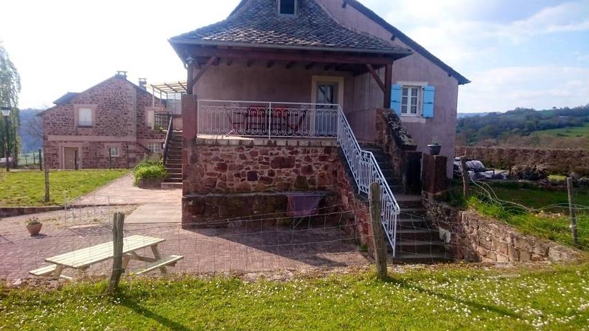 Location de vacances pour 4 personnes, avec piscine à Nauviale