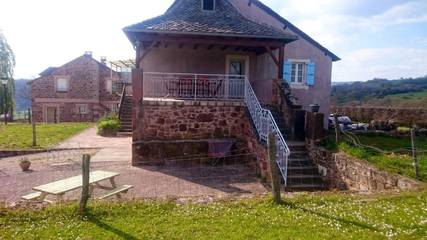 Gîte pour 4 personnes, avec piscine à Nauviale