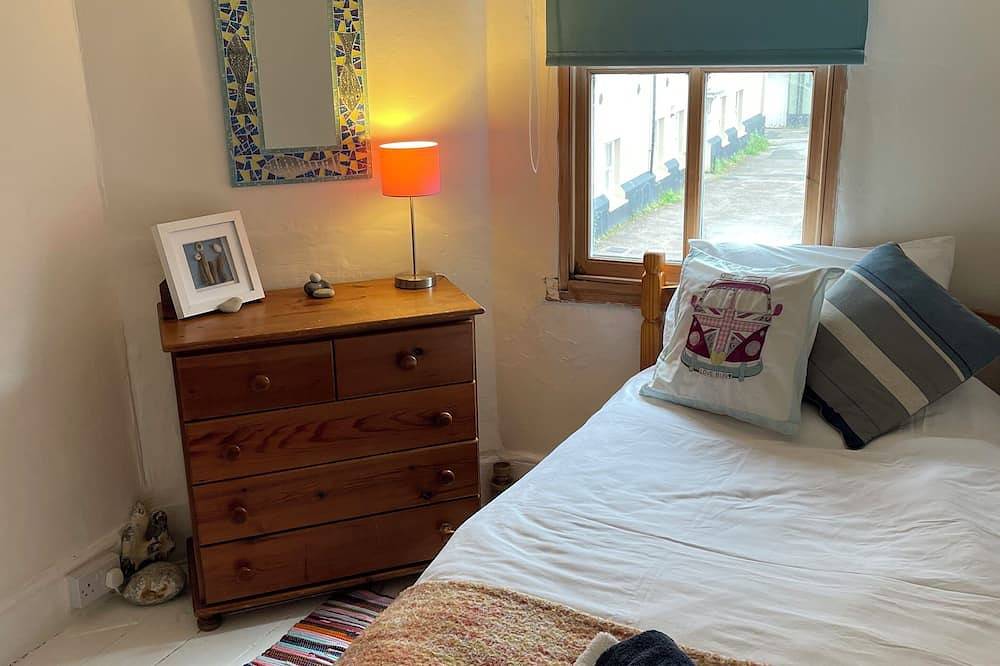 Cosy seaside cottage one minute walk from the beach. Dog friendly! in Cromer, Norfolk Coast