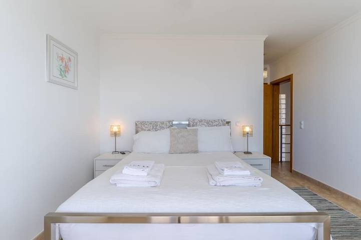 Villa Eldomar Heated Pool and Barbecue in Estreito da Calheta, Madeira