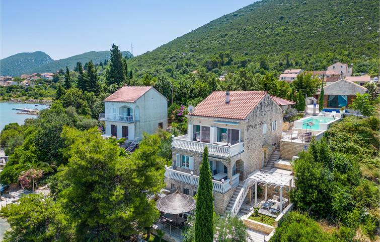 Gemütliche 195 m² große Wohnung mit Pool, WLAN und nur 300 m von der Küste entfernt in Ston, Dubrovnik-Neretva