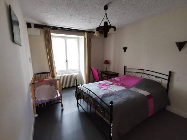 Location de vacances pour 7 personnes, avec jardin et vue à La Celle-Guenand - 2