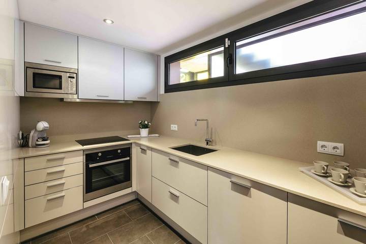 Gîte pour 4 personnes, avec vue sur l’océan ainsi que piscine et terrasse, animaux acceptés dans Platja De Canyelles Petites - 3