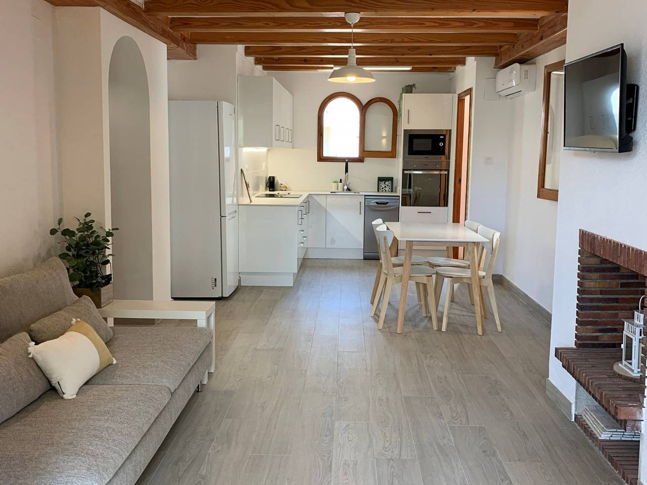 Ganze Wohnung, Renovierte Wohnung in Denia: strandnah, Pool, Terrasse, Klimaanlage in Las Marinas, Dénia