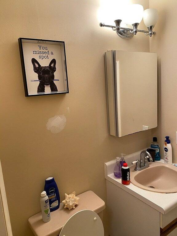 A Cozy Family-Friendly Wooden House In Tree Paradise Close to Ocean & Bay Beach in Noyack, Hamptons