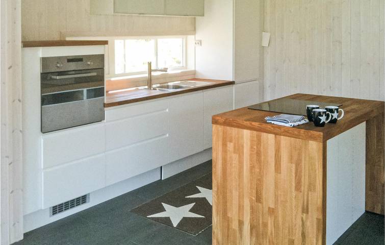 Ferienhaus für 10 Personen mit Garten in Hjelmeland