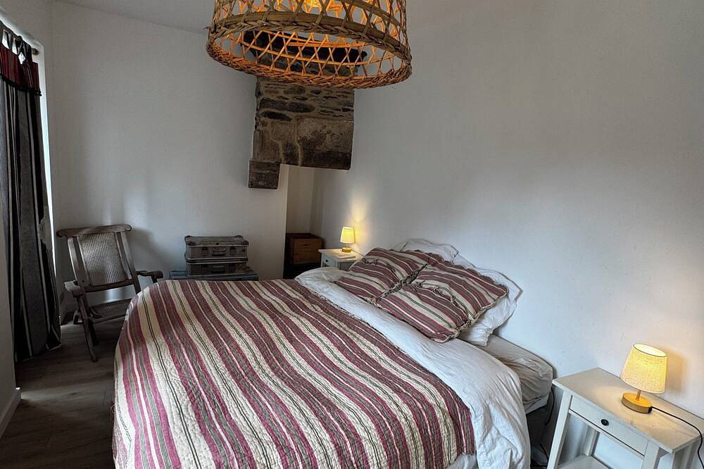 In a former Presbytery, elegance and charm. between land and sea. Pmr housing in Tréguier, Rosa Granitküste