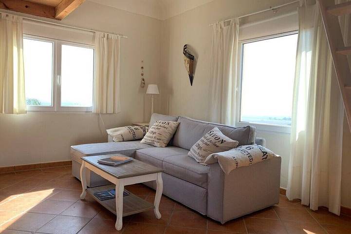 Ganze Wohnung, Romantic apartment, 5 mins from beach with scenic view & 350mbps high speed WiFi in Tarifa, Los Alcornocales
