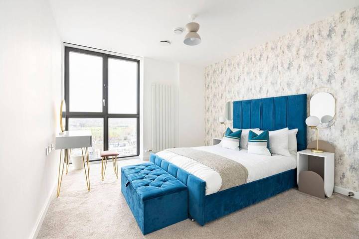 Vacation apartment for 6 people, with balcony, kid friendly in London