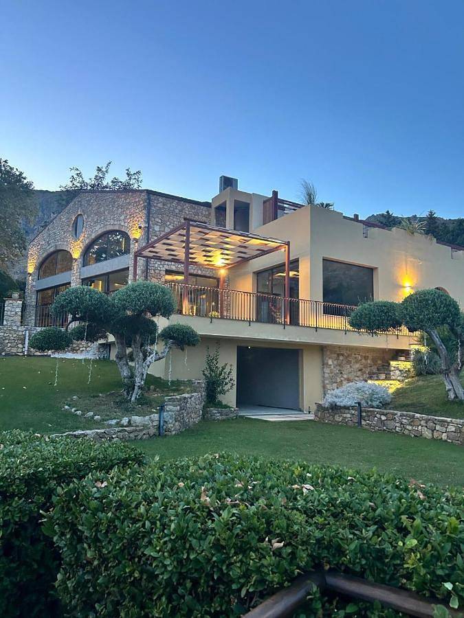 Chambre d’amis pour 4 personnes, avec sauna et jardin ainsi que piscine et vue