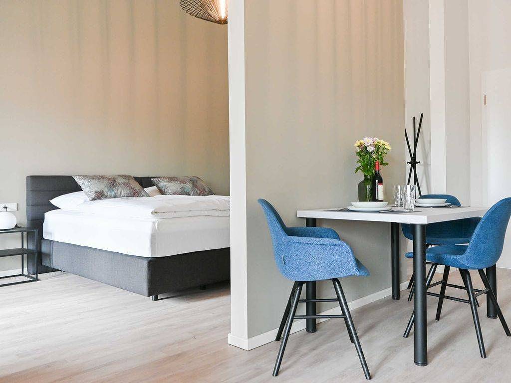 Ganze Wohnung, Moderne Ferienwohnung Deichzauber mit überdachtem Balkon, Wlan und Flussblick in Norden, Norden und Umgebung