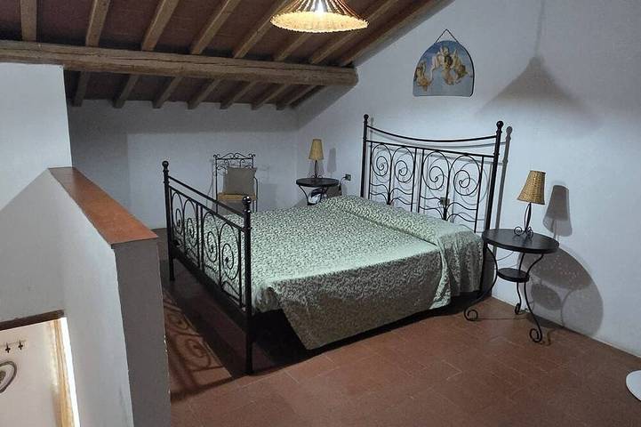 Typical apartment with terrace in the main square of Greve in Chianti + A/C in Greve In Chianti, Chianti