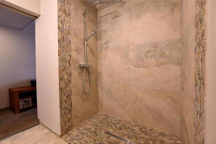 Hôtel pour 2 personnes, avec jardin ainsi que piscine et jacuzzi dans Plage de la Marana - 3