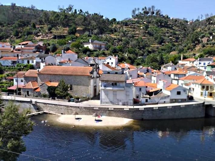 Casa de férias para 6 pessoas, com jardim e vista em Oliveira do Hospital