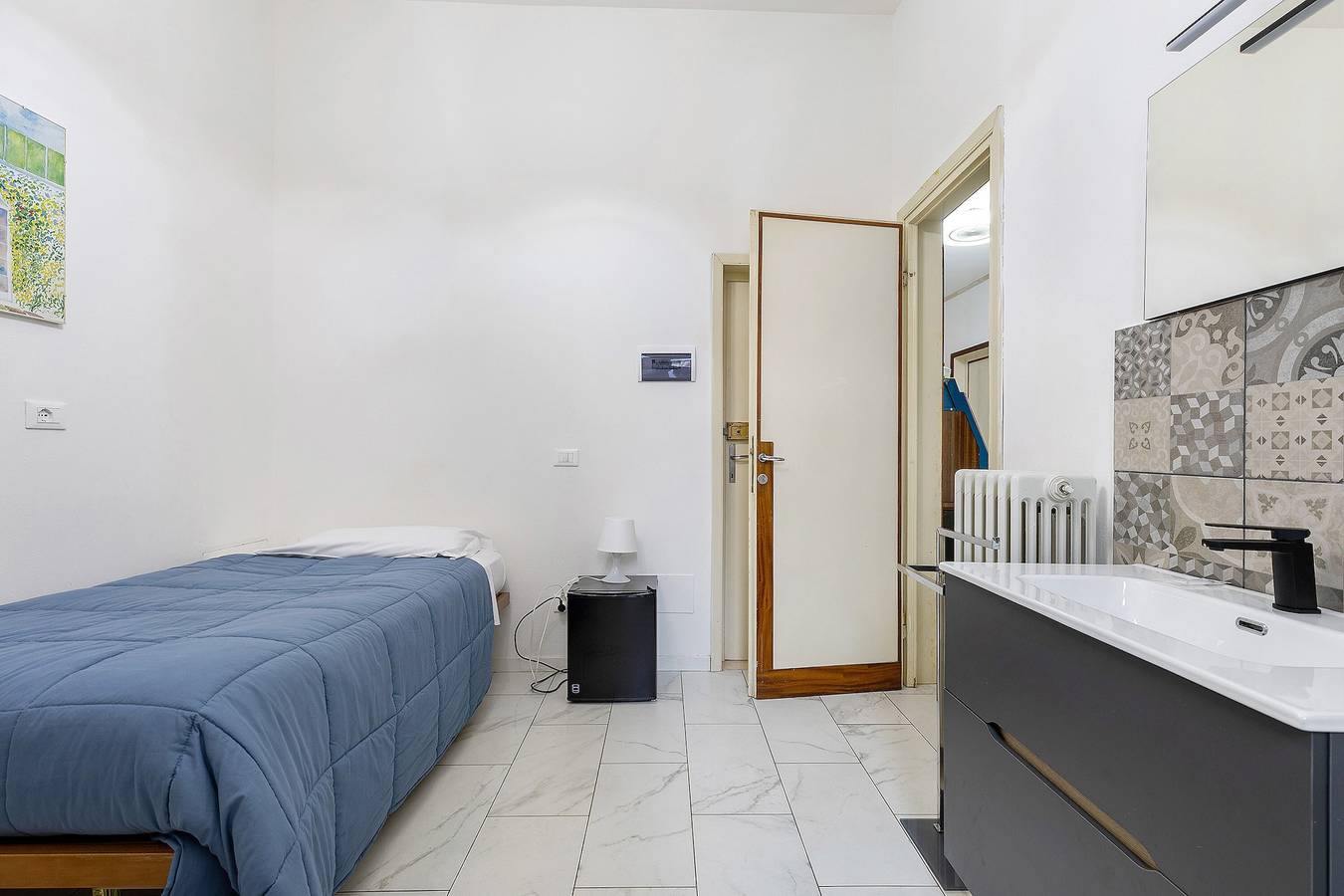 Habitación Peonia – Doble con Terraza Privada, Wi-Fi, A/A y Baño Adaptado in Prato, Provincia de Prato