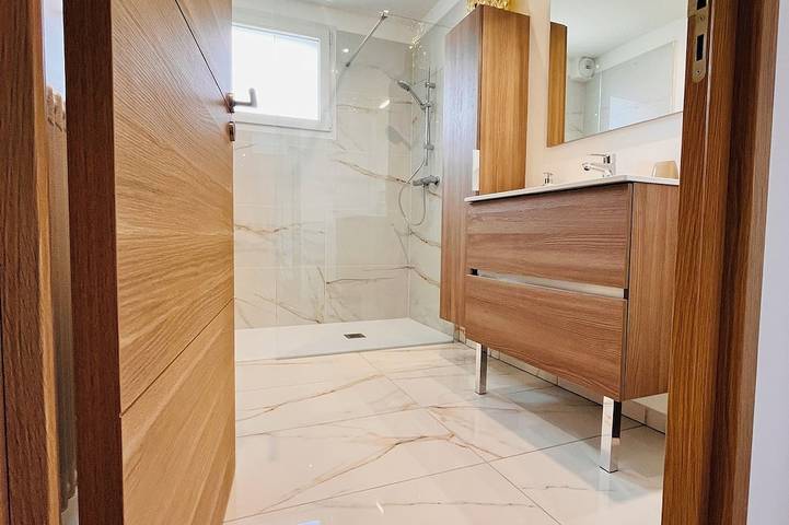 Gîte pour 7 personnes, avec balcon et jardin à Albens - 4