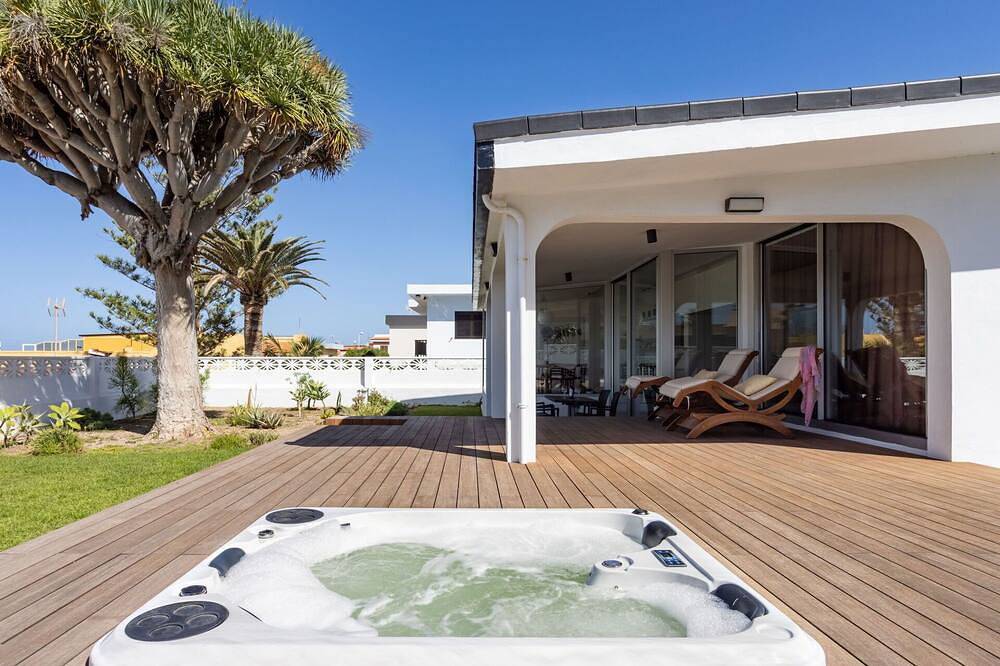 Magnifique maison de vacances privée avec Wifi, bain à remous, Tv, terrasse et vue panoramique in Punta del Hidalgo, Tenerife du Nord