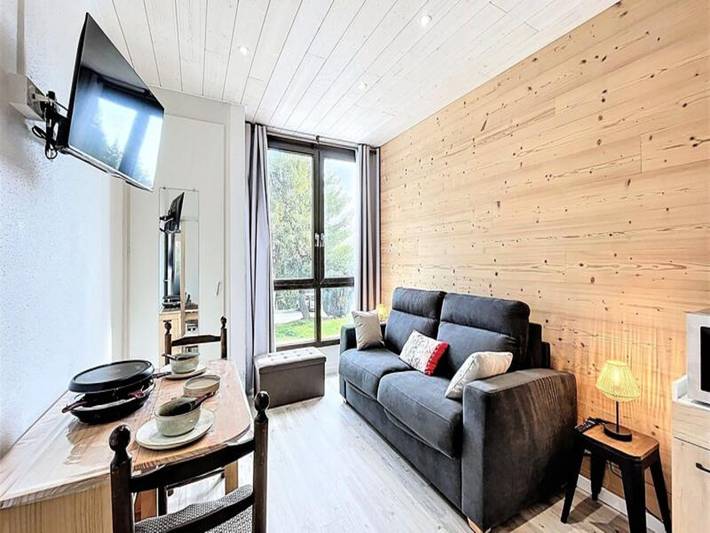 Location de vacances pour 2 personnes, avec piscine, adapté aux familles dans Le Corbier