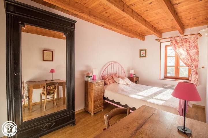 Location de vacances pour 6 personnes, avec jardin et terrasse, animaux acceptés à Échandelys - 2