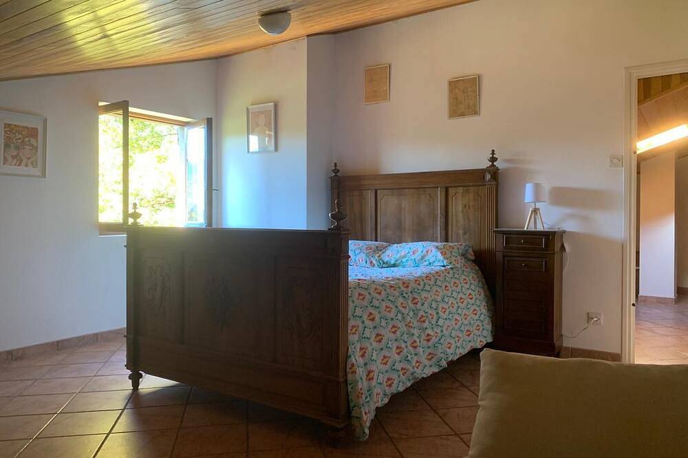 En toutes saisons, maison dans un écrin de verdure + piscine et forêt privées in Mison, Région de Forcalquier