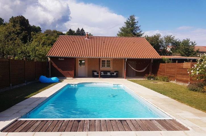 Location de vacances pour 4 personnes, avec jardin ainsi que piscine et vue à Moulainville