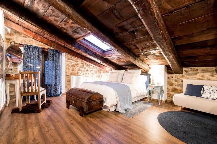 Casa rural para 8 personas, con vistas y balcón en Linares de Mora