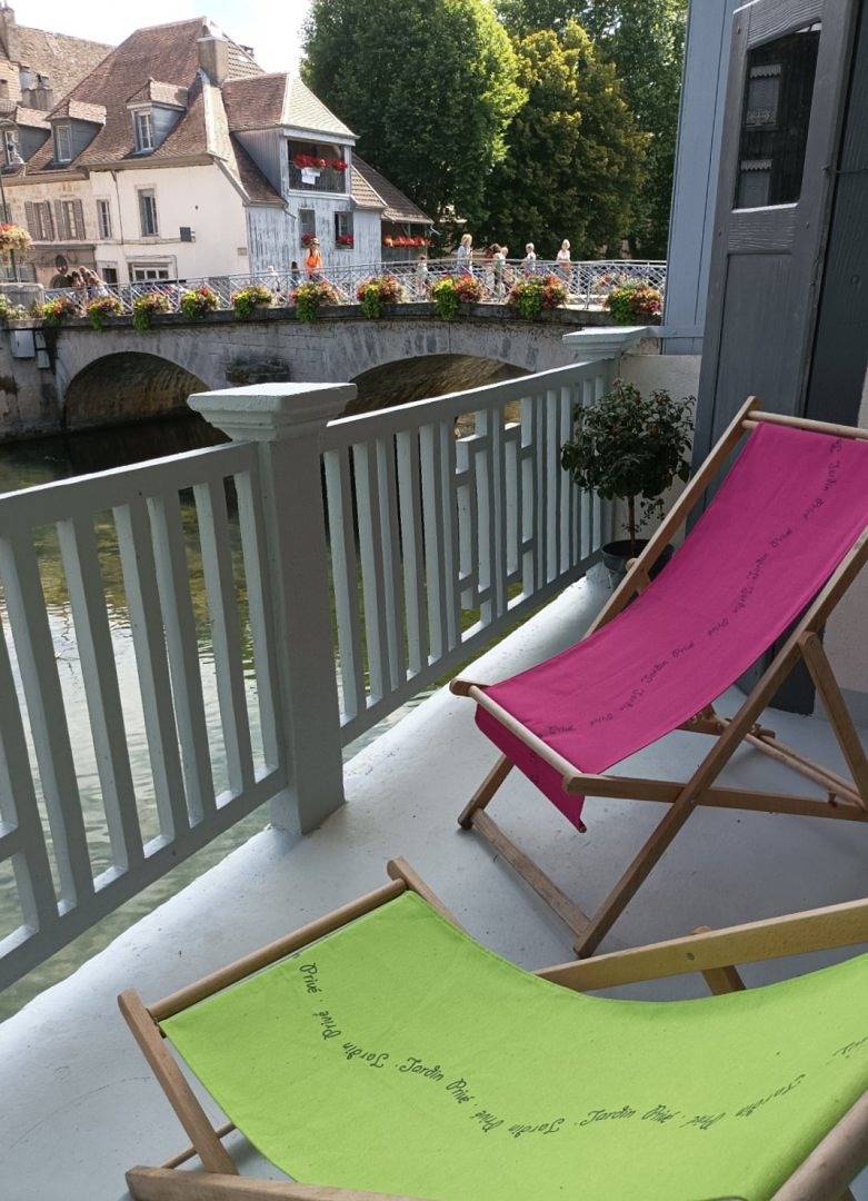 Appartement entier, Appartement "Le Balcon de la Loue", calme et fraicheur in Ornans, Doubs
