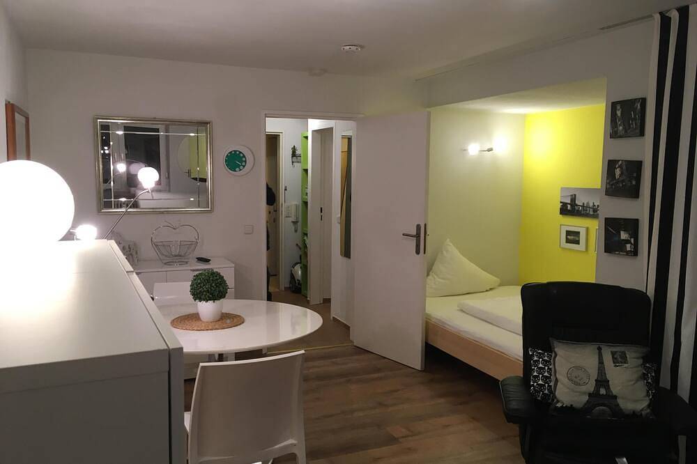 Ganze Wohnung, Apartment \"Oase\"  - 1,7 km zum Zentrum - ruhig und grün in Saarbrücken, Saargau