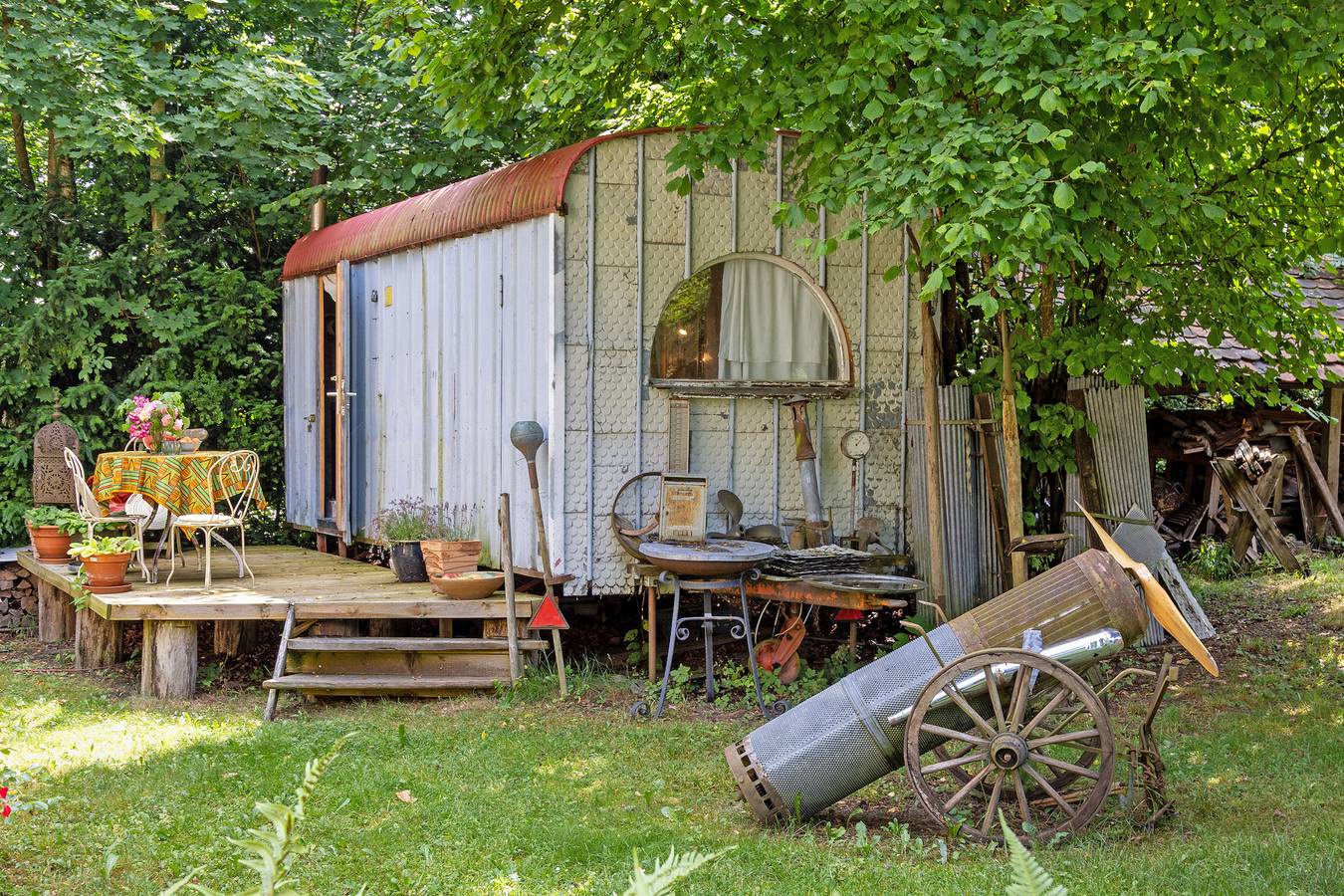 Ganze Ferienwohnung, Tiny Home 'Haus' mit privater Terrasse, Gemeinschaftsgarten und Wi-Fi in Bad Waldsee, Oberschwaben