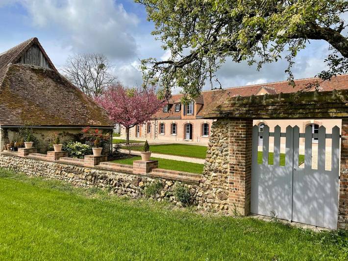 Location de vacances pour 6 personnes, avec jardin et jacuzzi dans Saint-Éman