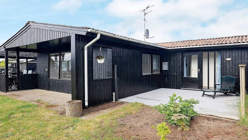 Ferieudlejning for 5 personer, med terrasse, husdyr tilladt i Sæby