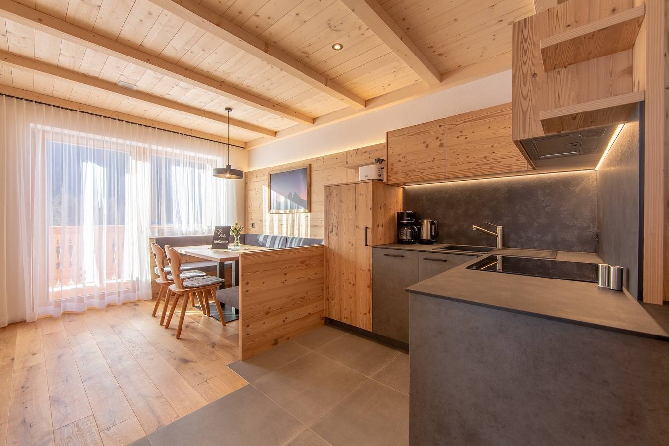 Bauernhaus 'Apt Aurora' mit Bergblick, Gemeinschaftsgarten und Wi-Fi in Villgratner Berge, Niederdorf