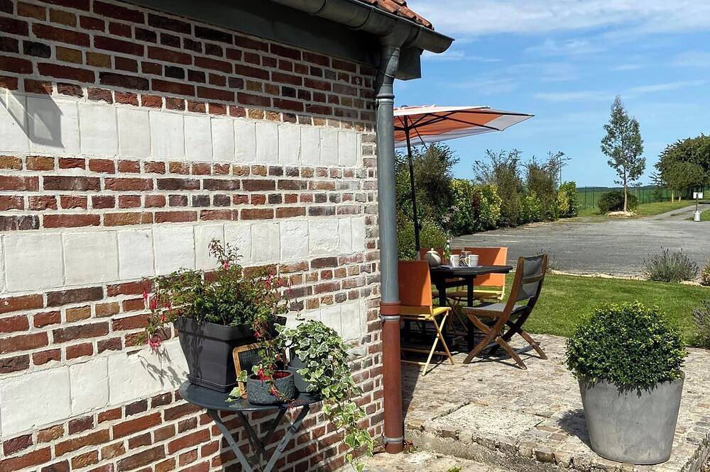 Gîte grande capacité avec piscine intérieure chauffée in Domqueur, Région d'Abbeville
