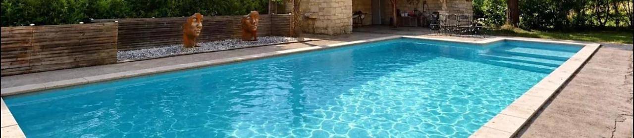 Location de vacances pour 2 personnes, avec Jacuzzi et Terrasse ainsi que Jardin et Piscine à Puylaroque