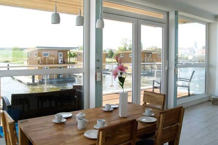 Hausboot für 6 Personen, mit Balkon, mit Haustier in Kröslin