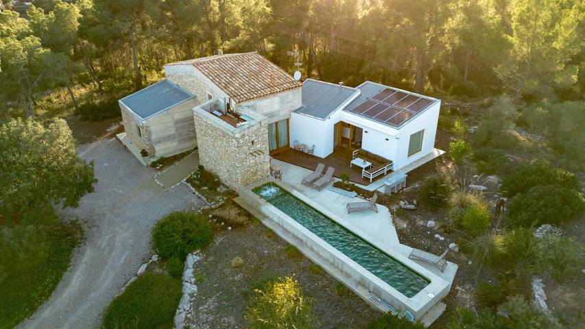 Casa rural para 6 personas, con vistas además de piscina y jardín en San Pedro de Ribas