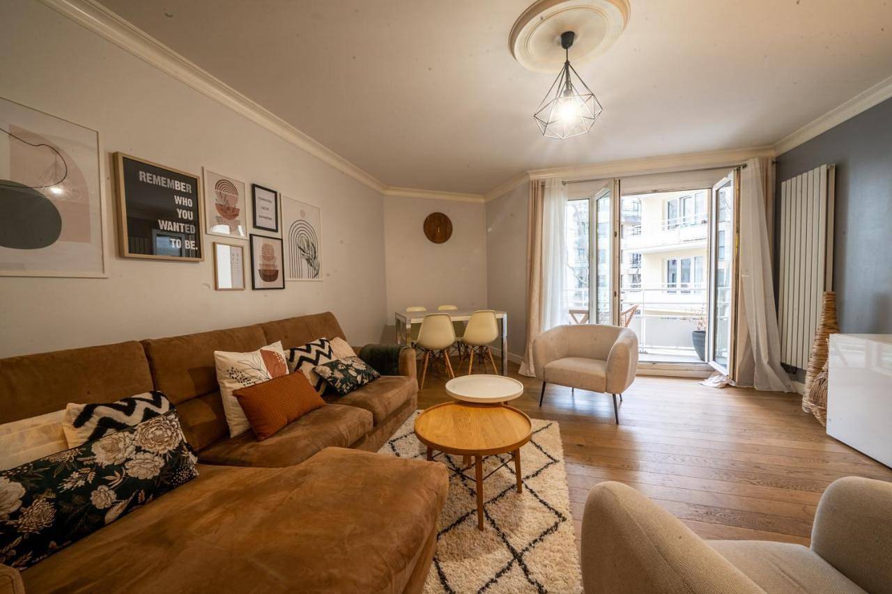 Appartement entier, Le Bord de Seine 5min à pieds Gare Parking Privé Gratuit in Rueil-Malmaison, Hauts-de-Seine
