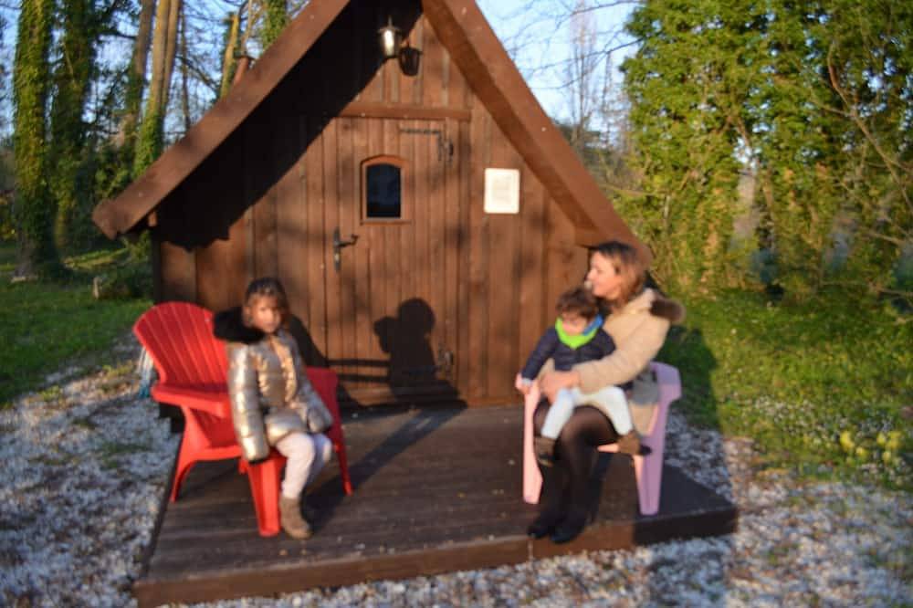Troll bivouac in Bar-sur-Aube, Aube