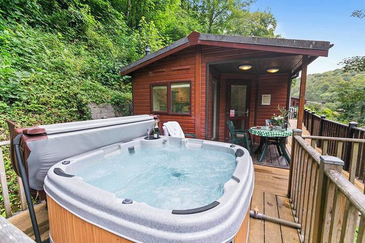 Holiday home for 3 people, with hot tub and balcony, with pets in Devon