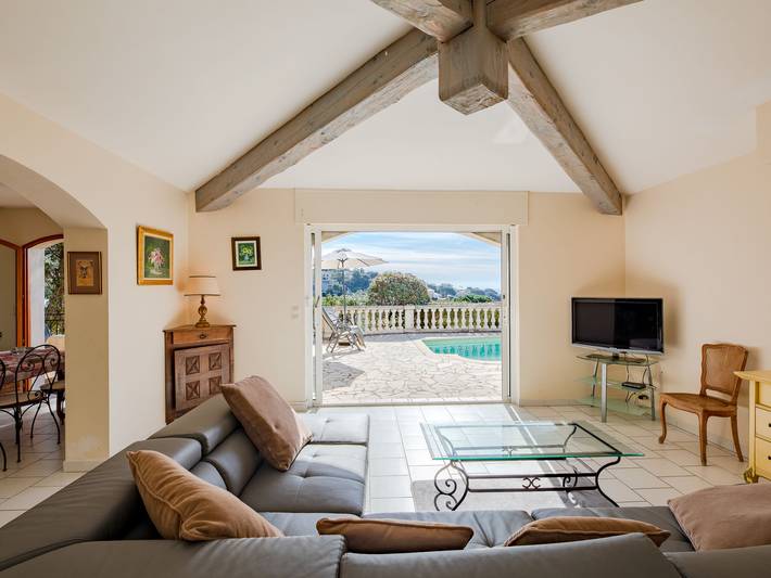 Location de vacances pour 8 personnes, avec terrasse et jardin à Roquebrune-sur-Argens - 4