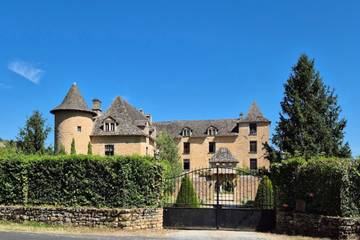 Gîte pour 25 personnes, avec jardin ainsi que terrasse et piscine à Saint-Médard-de-Presque
