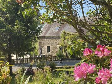 Gîte pour 4 personnes, avec jardin à Langoat