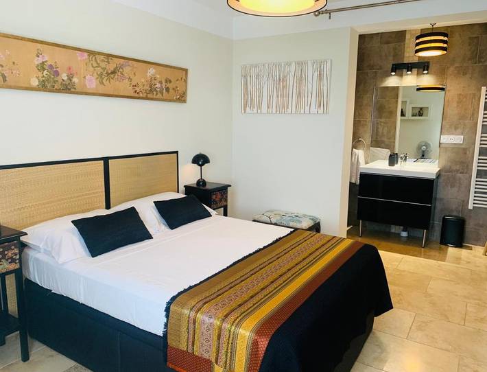 Chambre d’hôte pour 2 personnes, avec piscine et vue ainsi que jardin et terrasse