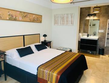 Chambre d’hôte pour 2 personnes, avec vue et jardin ainsi que piscine et terrasse à Oraison