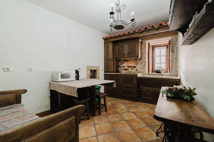 Holiday Home 'Casa Com 4 Quartos' with Shared Terrace, Balcony and Wi-Fi in Pitões das Júnias, Gerês
