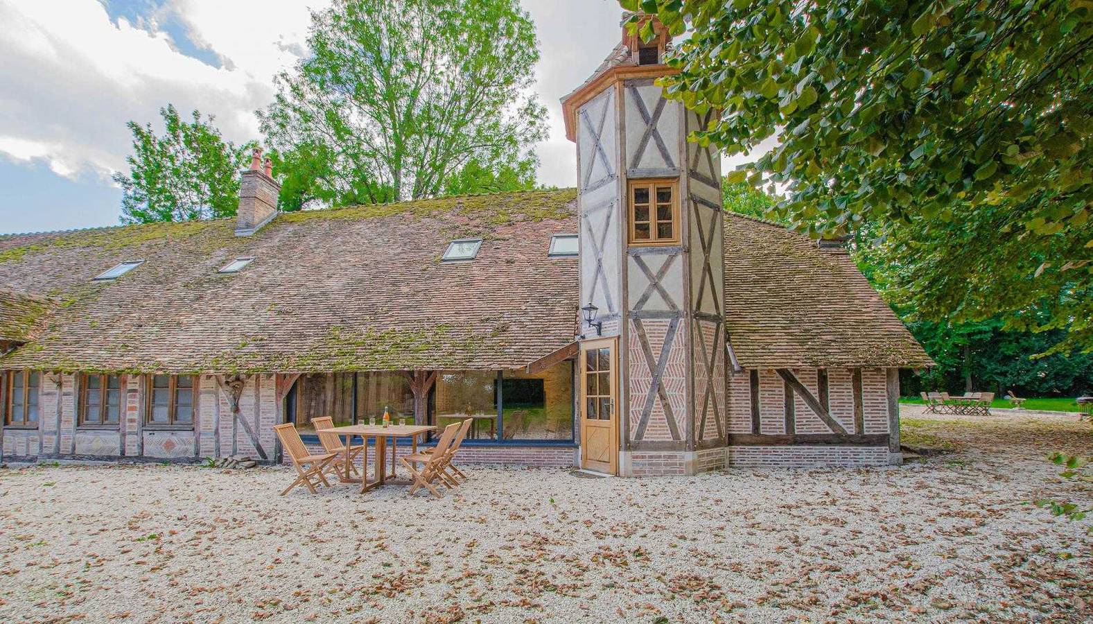 La Tourelle du Château in Géraudot, Parc Naturel Régional De La Forêt D'orient