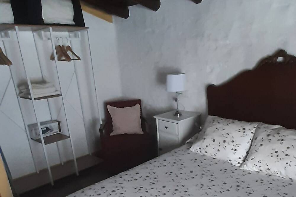 Casa Rural El Patio con chimenea,patios, barbacoa, piscina mascota gratuita. in Benadalid, Provincia de Málaga