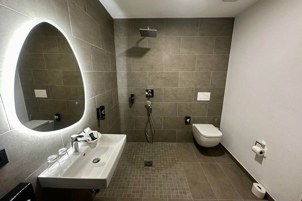 Central-Hotel - Doppelzimmer barrierefrei - Central-Hotel in Flensburg, Flensburger Förde